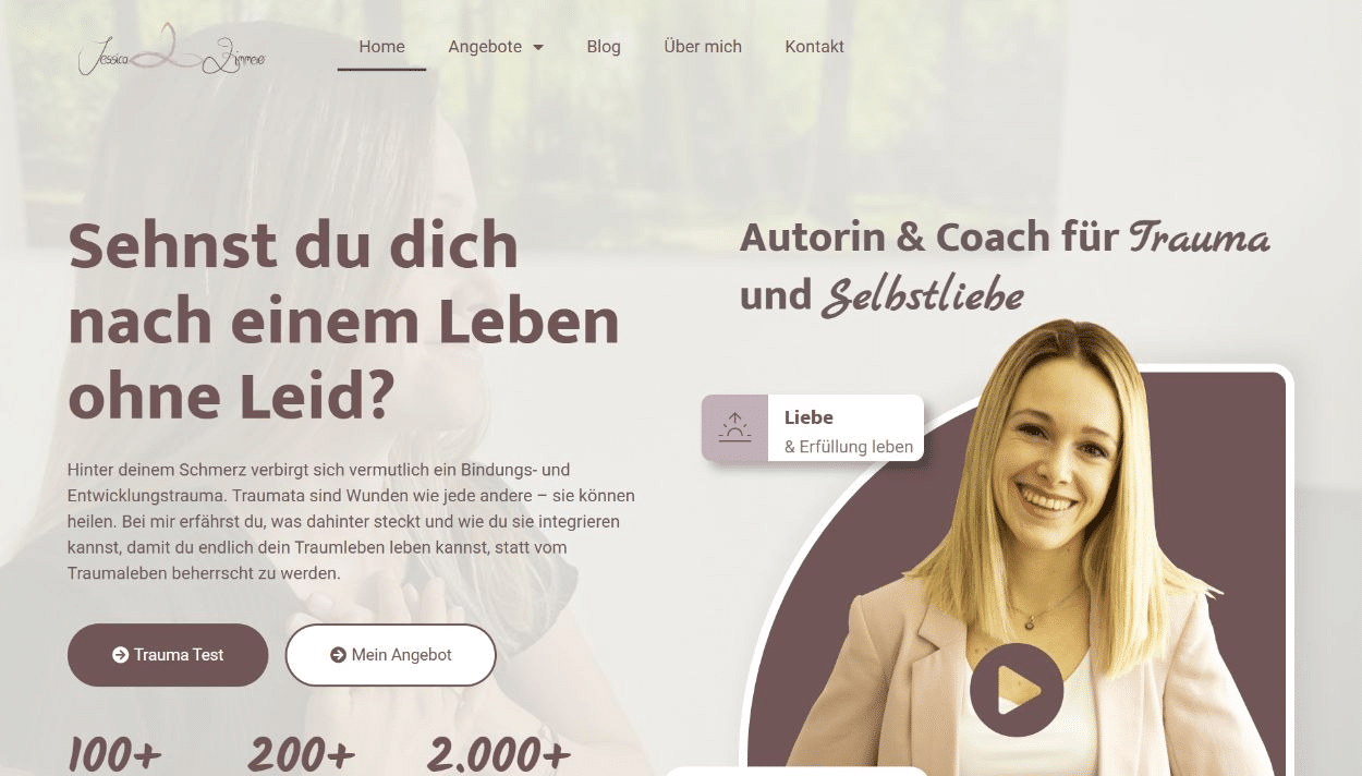 Jessicas Startseite mit persönlichem Porträt, warmen Farben und organischer Bildgestaltung
